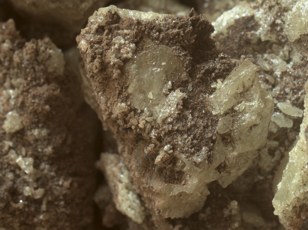 Curiosity Rover Captures First Close-Up Images of Martian Sulfur Crystals