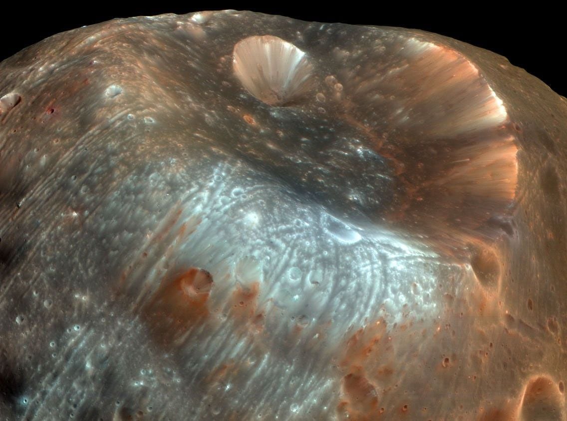 New Study Examines Phobos' Internal Structure and Origin